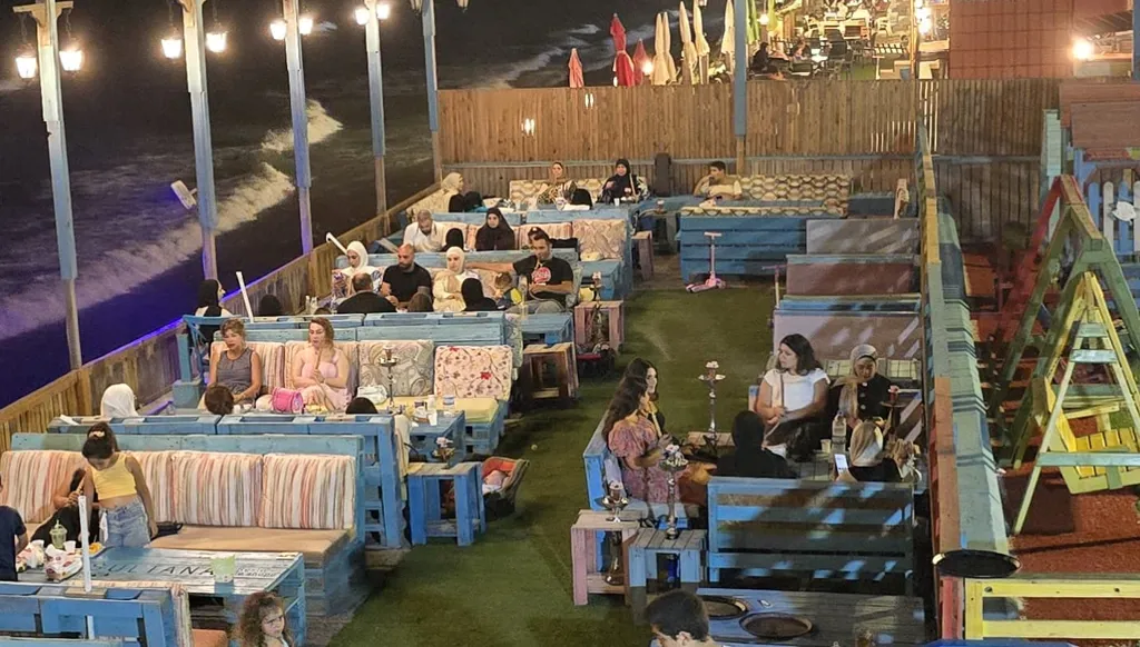 كورنيش الغازية البحري جنوب صيدا... متنفس ينبض بالحياة ومساحة مفتوحة للسهر والترفيه