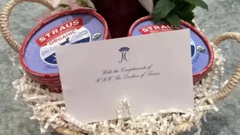  بطاقة شكر موقّعة بعبارة: 