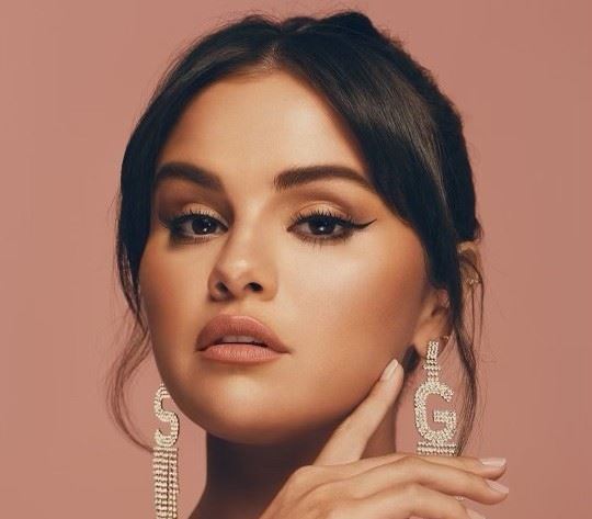 سيلينا غوميز... مليارديرية تحارب الوحش