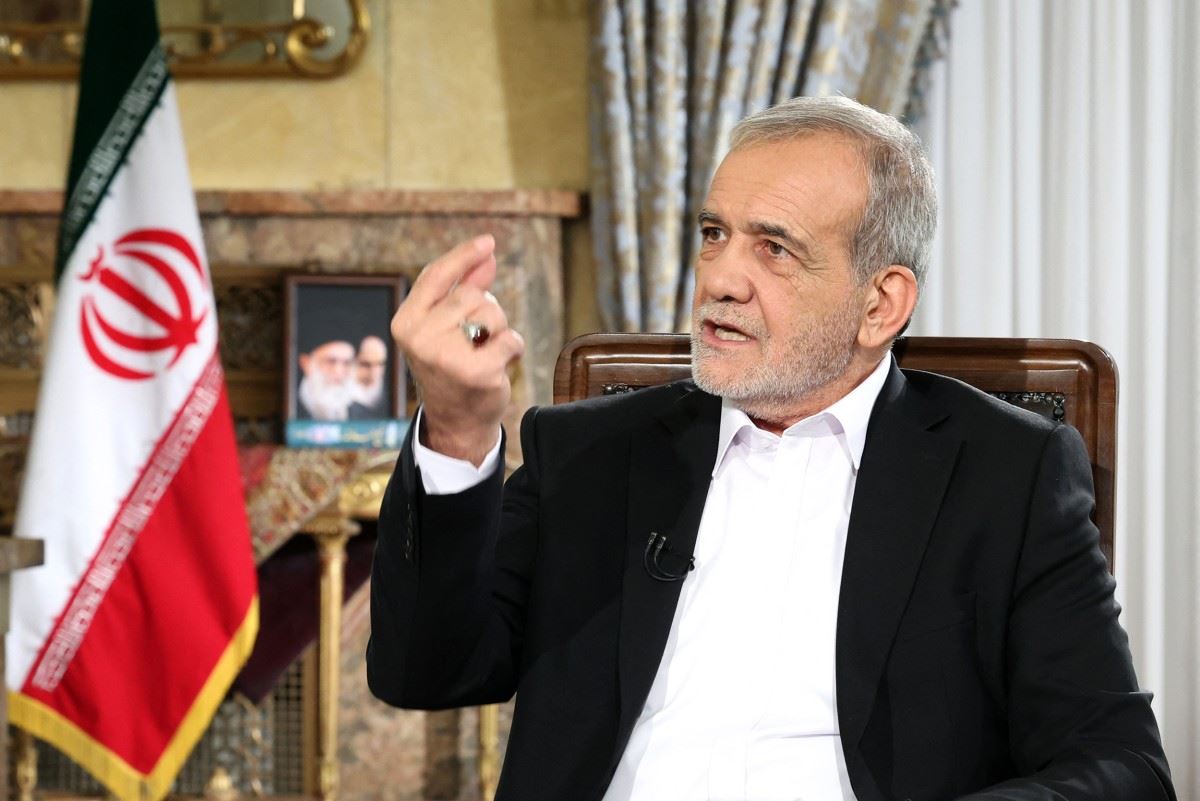 بزشكيان خلال مقابلة تلفزيونية معه في العاصمة طهران (31 آب 2024، أ ف ب)