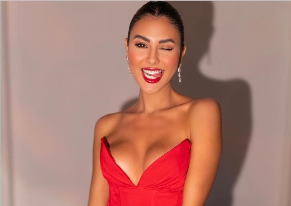 مريم حسين فاتنة بفستان من تصميمها الخاص