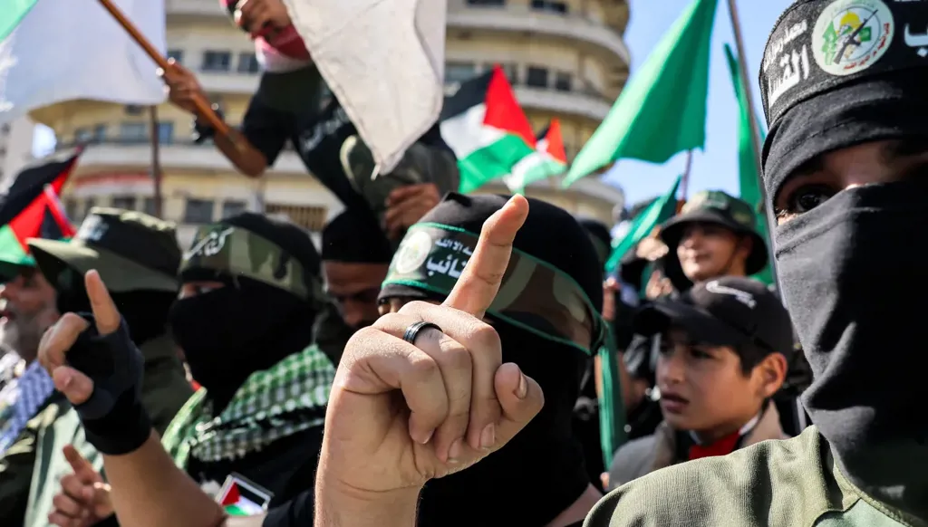 الجيش اللبناني يطالب "حماس" بتسليم كل المتهمين... ومشعل على الخط؟