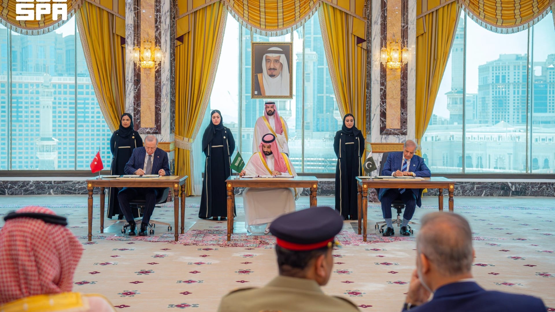 جانب من توقيع الاتفاق بين السعودية وتركيا وباكستان (أرشيفية)