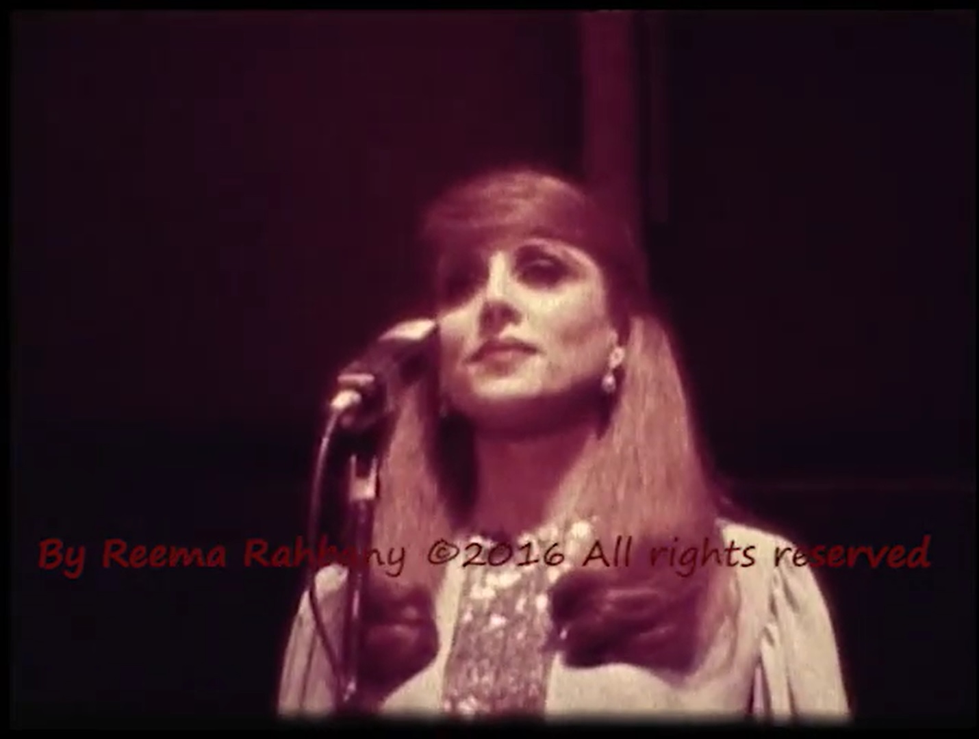 السيدة فيروز في الشارقة. (أرشيف ريما رحباني)