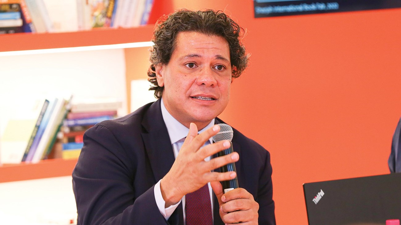 الدكتور وائل فاروق.