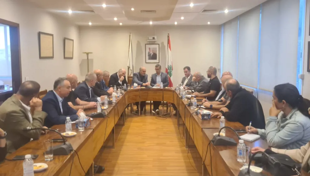وزير الزّراعة اللبناني: في مكتبنا نشرب مياه تنورين