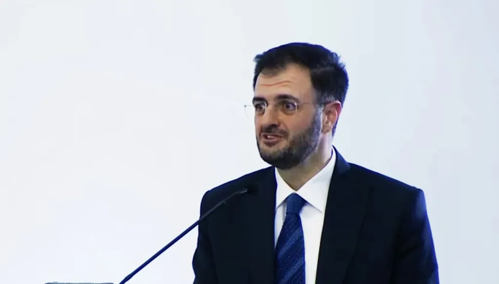 الملوخية على النار و"العريس طار"… ما علاقة وزير الاتصالات السوري؟
