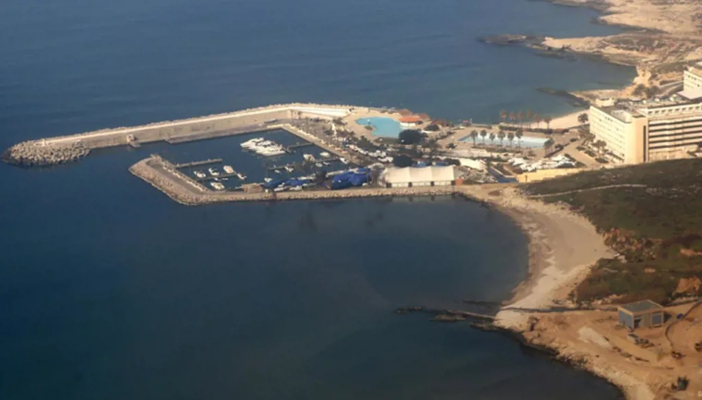 وزير سابق: الحل ليس بزيادة الضرائب