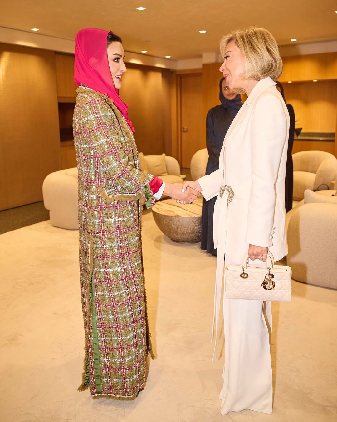 لقاء بين اللبنانية الأولى والشيخة موزا (إكس)