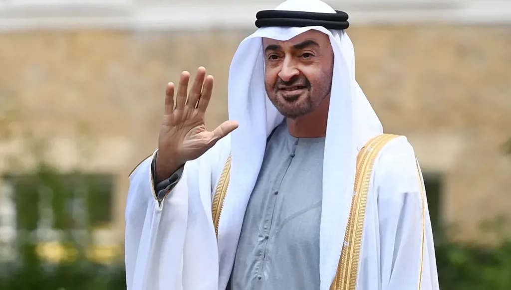 رئيس الإمارات يؤكد على "الإنسان أولاً" والهوية الوطنية بمناسبة عيد الاتحاد الـ 54