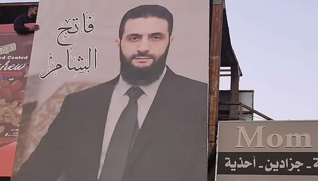 صور الجولاني "فاتح الشام" ترتفع في طرابلس