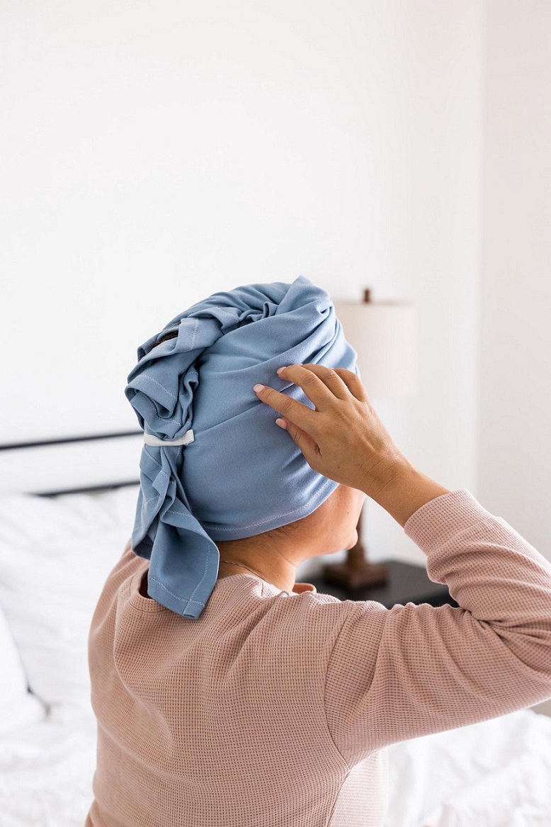 لفّ الشعر بالمنشفة (Pinterest)