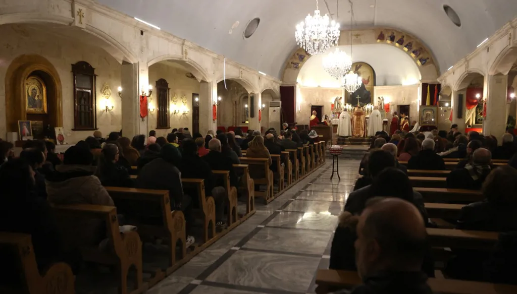 مسيحيو حلب صامدون بقوة الله وبضمانات... شباب الفصائل لسيّدة، "ما طلبنا تحطي الحجاب شو ما بدِّك اعملي"