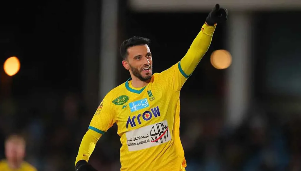 عمر السومة يهدر فرصة محققة بطريقة "غريبة" في دوري روشن السعودي (فيديو)