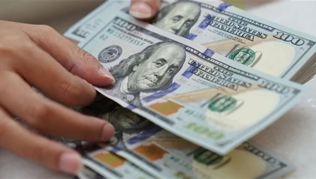 السحوبات إلى 1000 دولار و500 دولار بدءاً من أول كانون الأول... ودور لبطاقات الائتمان؟