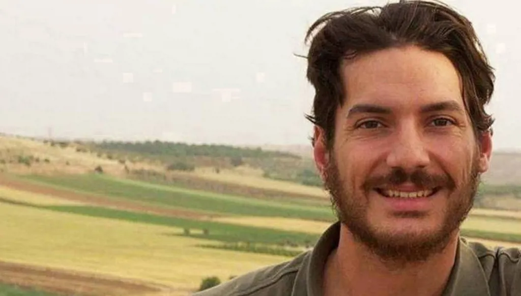 تضارب في المعلومات... هل تم العثور على رفات الصحافي الأميركي أوستن تايس؟