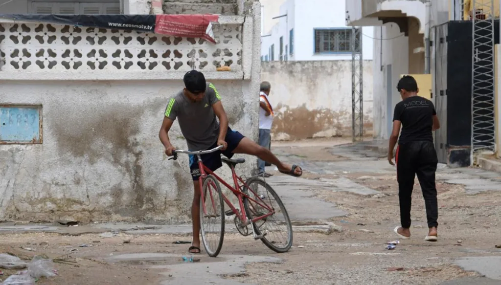 الأحياء الشعبية شاغلٌ تونسي