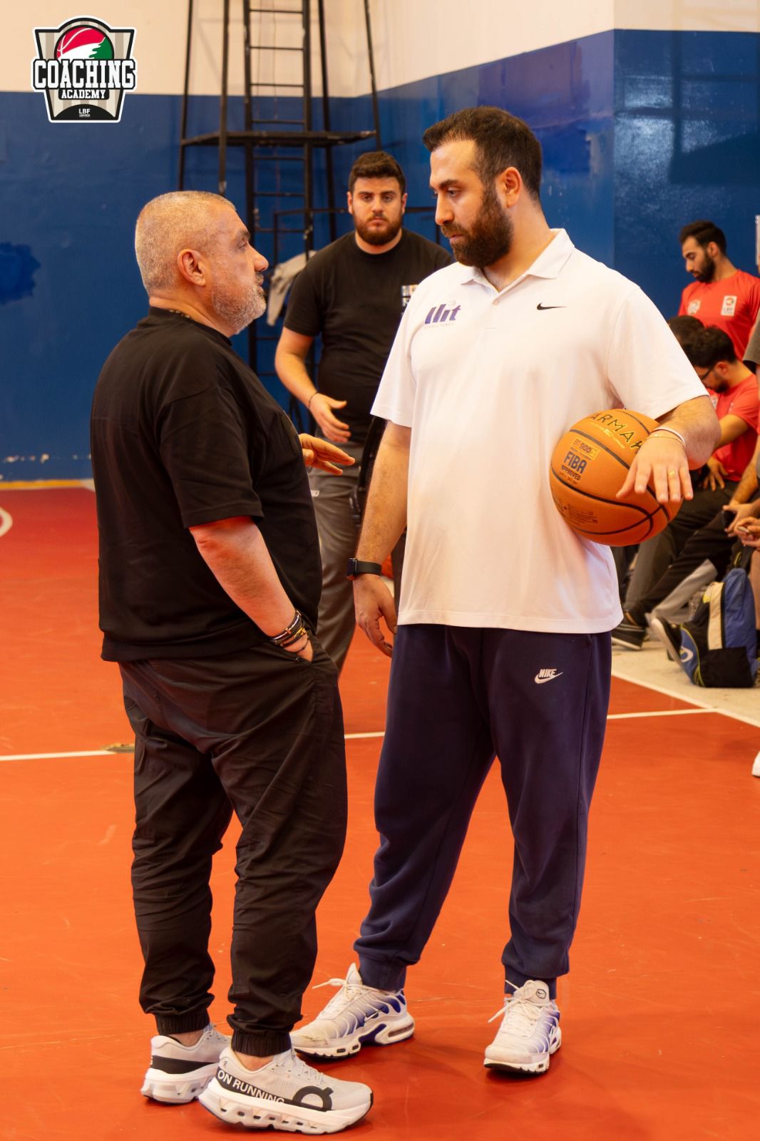 أكثر من 100 مدرب في دورة مدربي السلة.