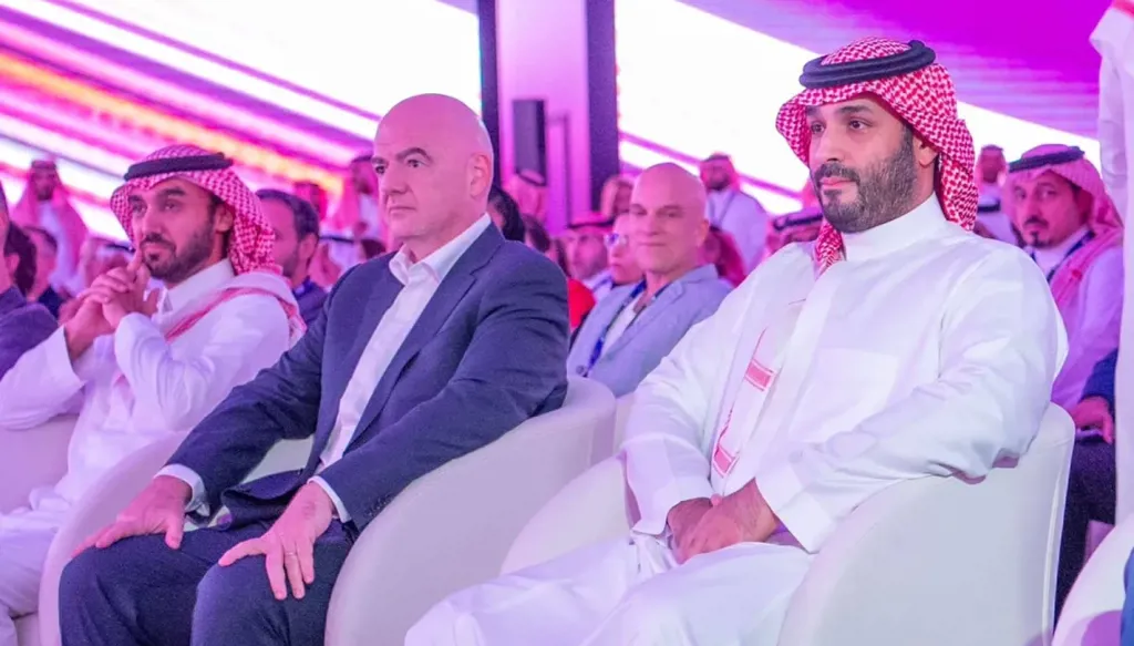 الأمير محمد بن سلمان يستقبل رئيس "فيفا" ويبحث معه تطوير التعاون الرياضي العالمي