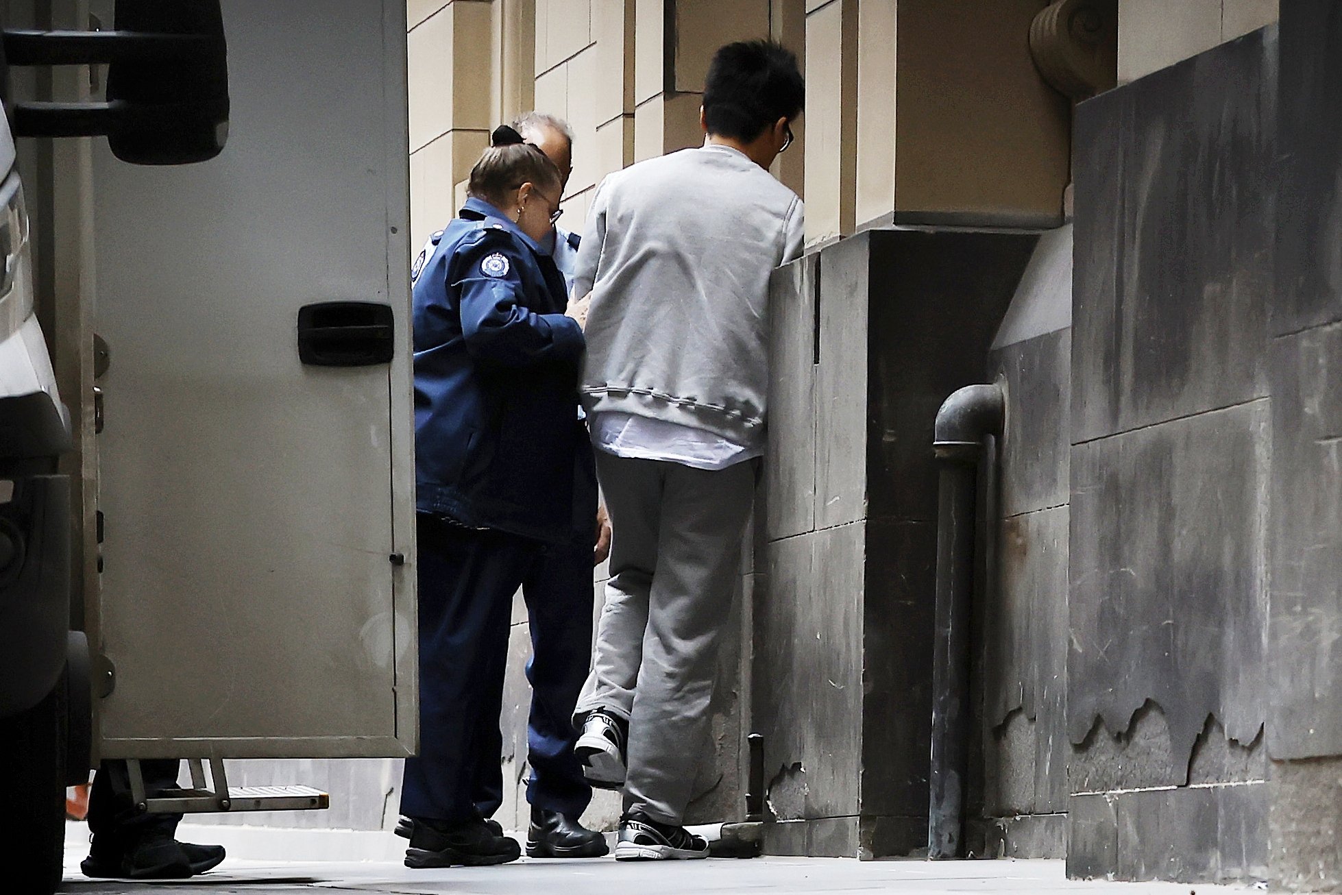 الطبيب (أ ب)