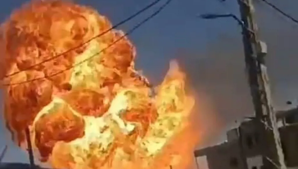 الهرمل شرقي لبنان... انفجار صهريج الغاز يعيد فتح ملف "قنابل الموت المتنقلة" وغياب الرقابة