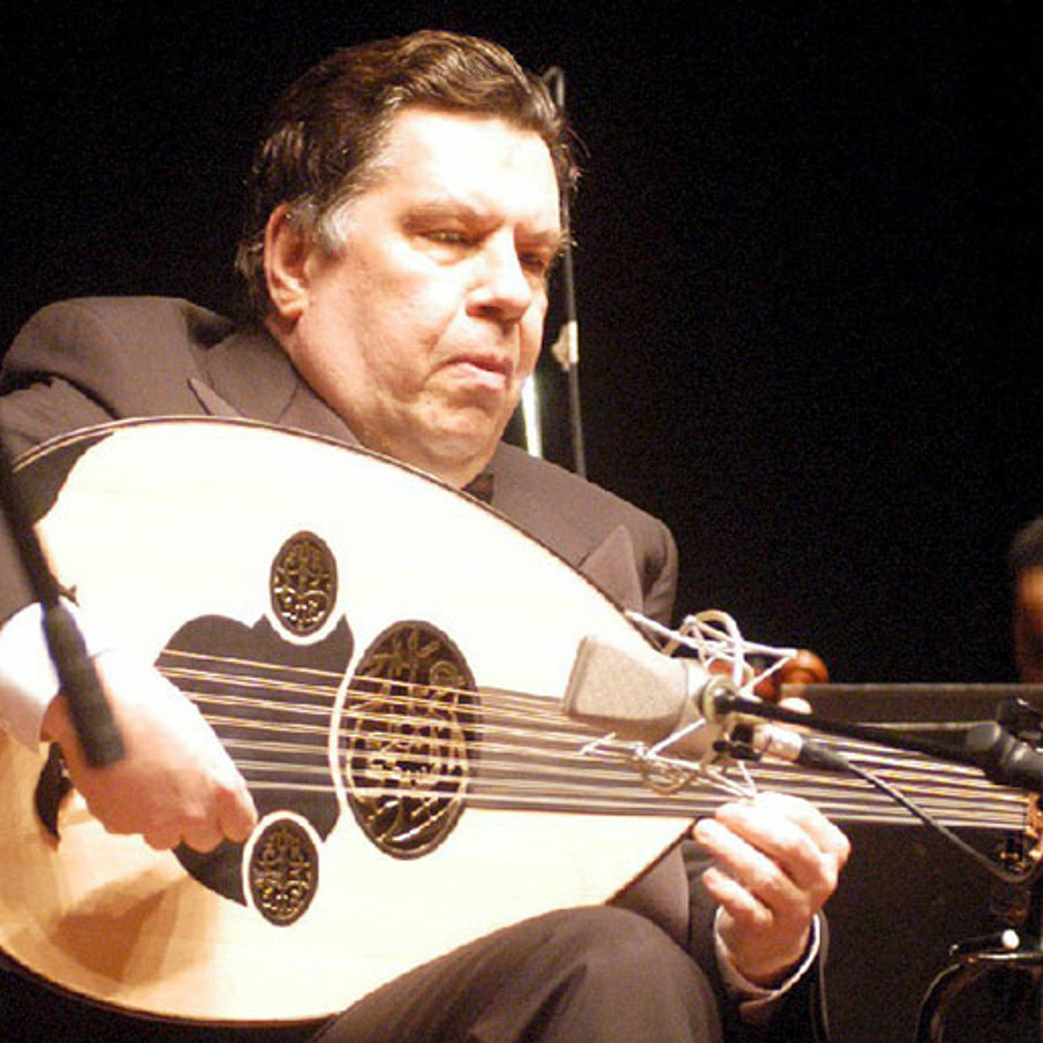 عمار الشريعي.