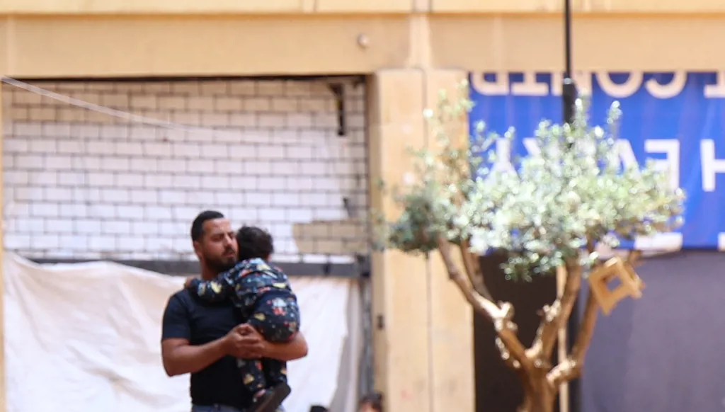 عيد باهت في مراكز الإيواء.."كيف نشرح ماذا يحصل للأطفال؟"