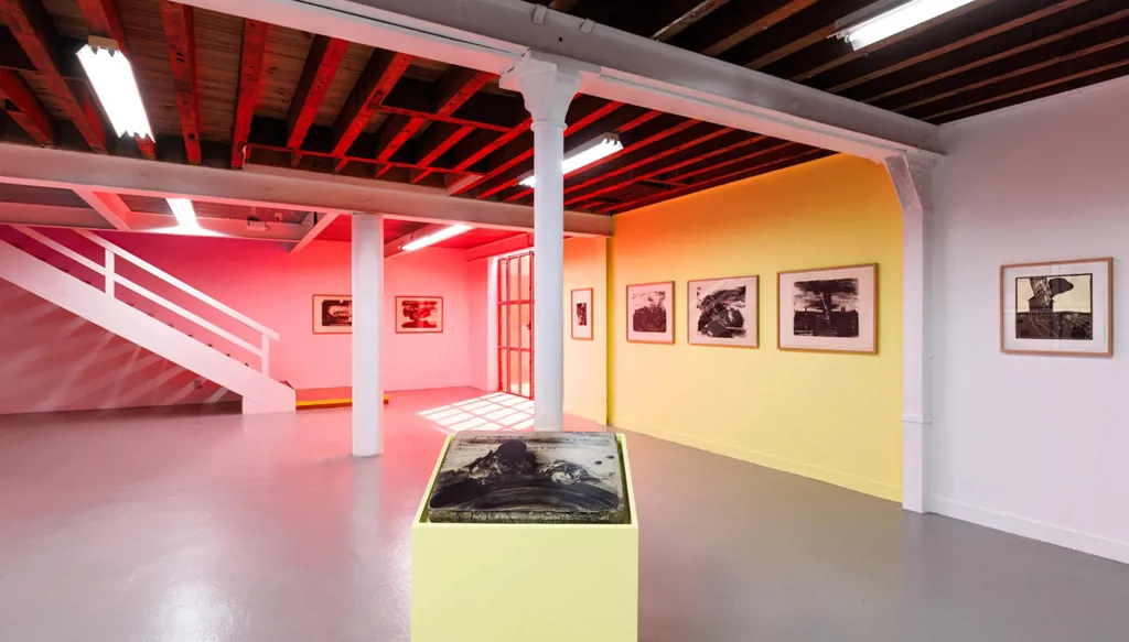 السينمائي ديفيد لينش رسّاماً ومعرضاً في النورماندي