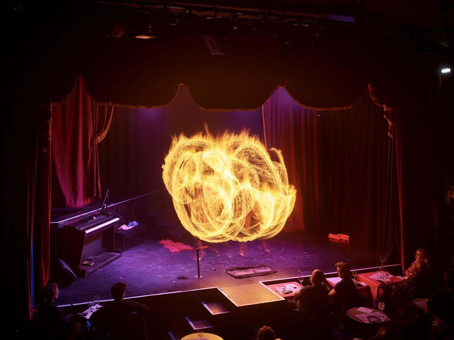 “نشيد الحوريات“ للمصور الفرنسي فريديريك ستوسين. (المهرجان)