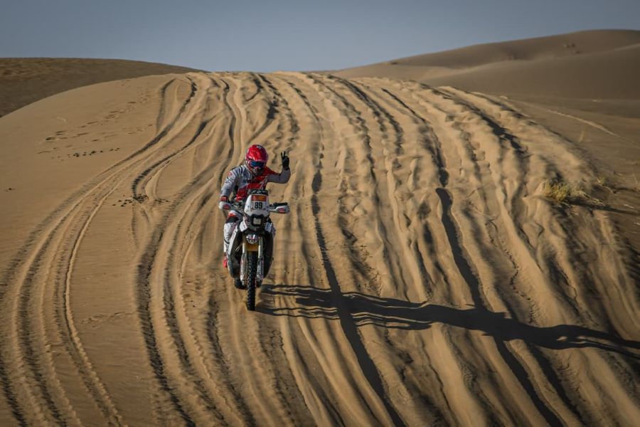 إيهاب حكيم خلال رالي داكار.