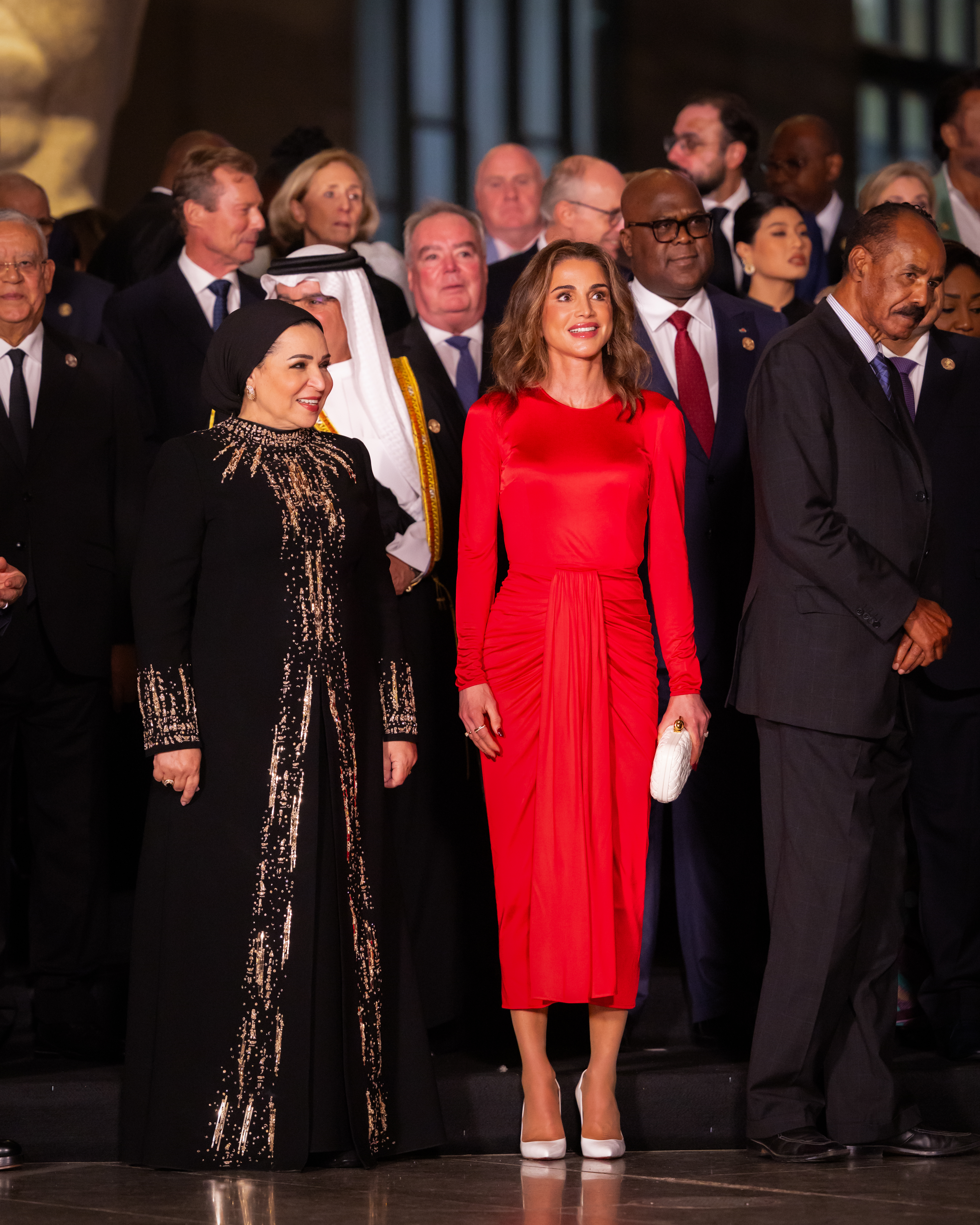 إطلالة الملكة رانيا وعقيلة السيسي في الحفل..