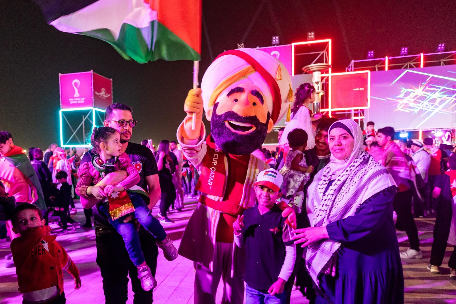 كأس العرب تجمع المشجعين في مكان واحد.