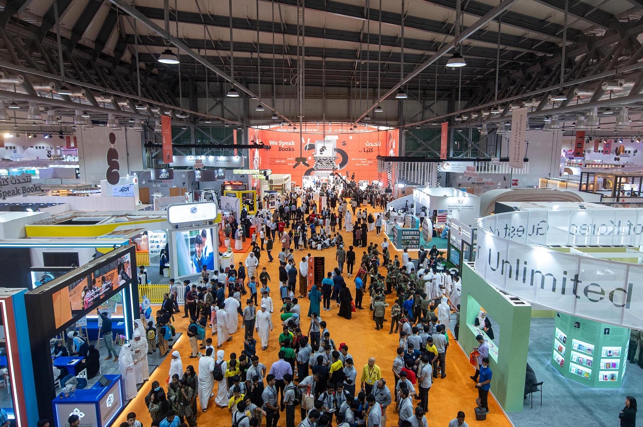 مشهد عام من نسخة سابقة لمعرض الشارقة الدولي للكتاب.
