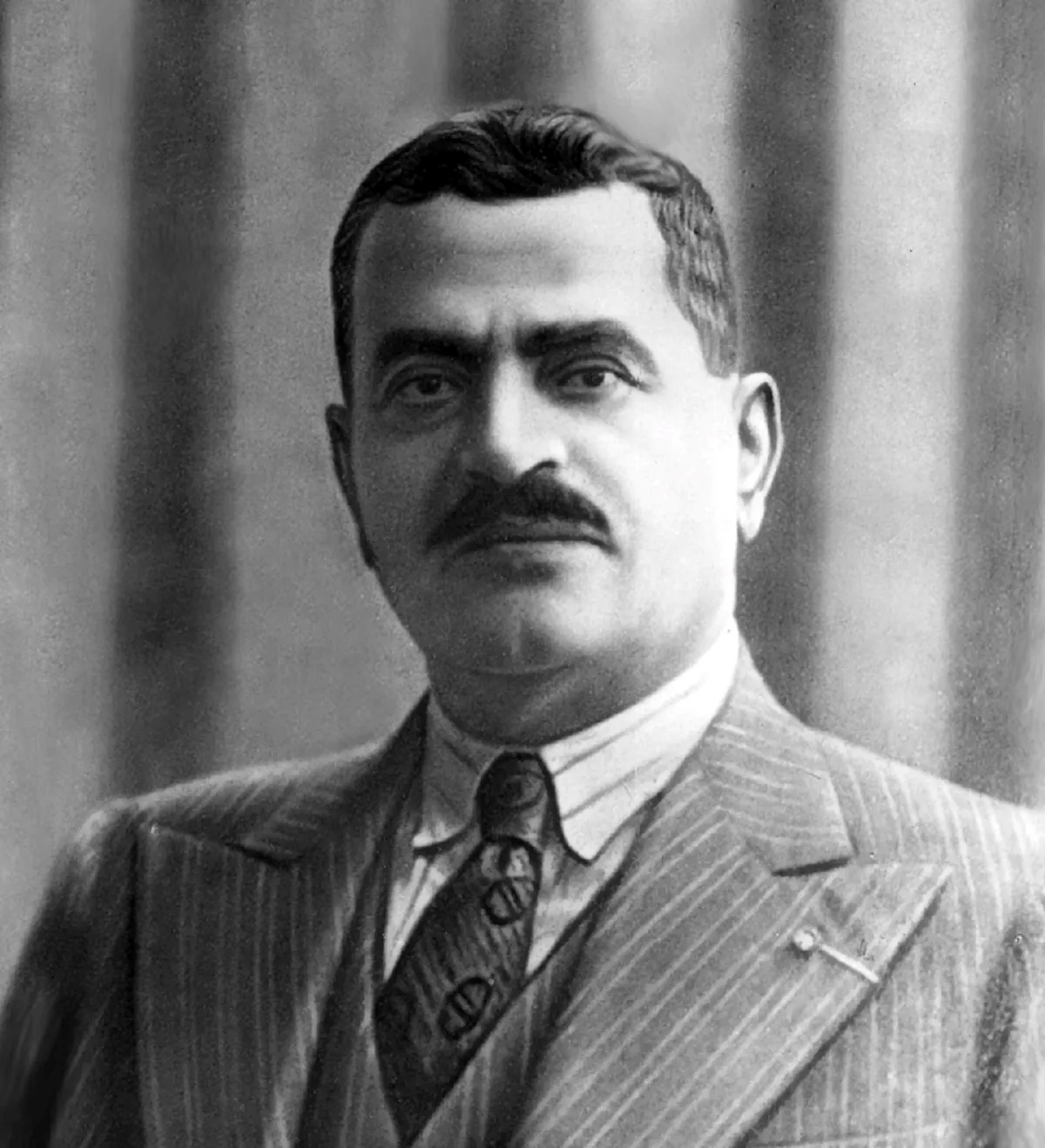 شبلي ملاط: نصَّع المنبر بشعر المناسبات