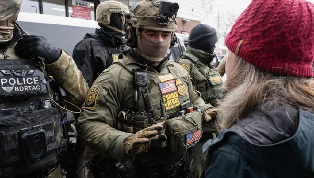 ترامب يوافق على البحث في خفض عدد عناصر إدارة الهجرة في مينيسوتا