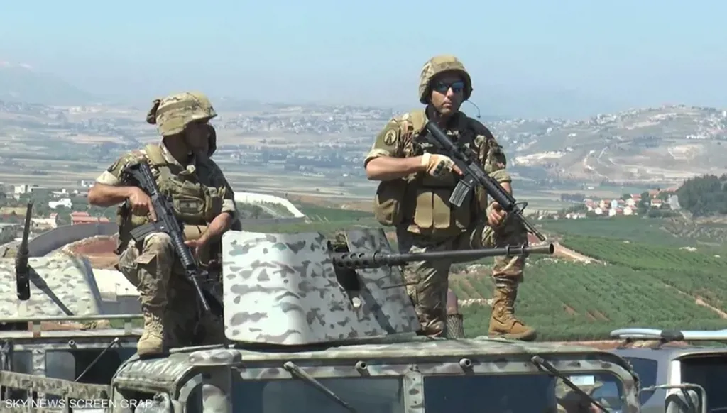 عناصر من الجيش على آلية في منطقة جنوب الليطاني. (أرشيفية).