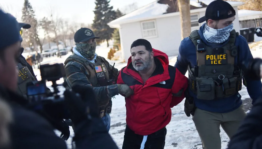 وزارة الأمن الداخلي الأميركية: عناصر إدارة الهجرة يواجهون حملة منسّقة