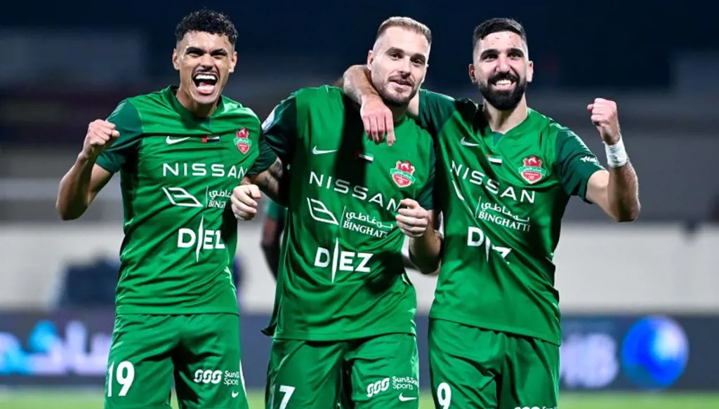 شباب الأهلي يستعيد صدارة الدوري الإماراتي والعين يتعثر