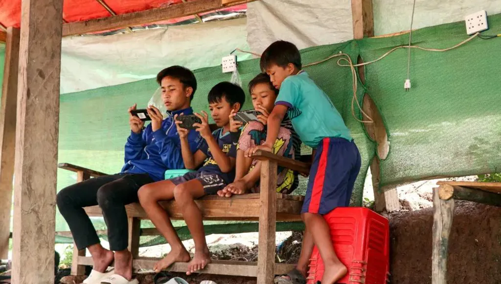 الاتصال بالإنترنت أو الهاتف في بورما... "تحدٍّ يومي" يكاد يكون مستحيلاً للبعض