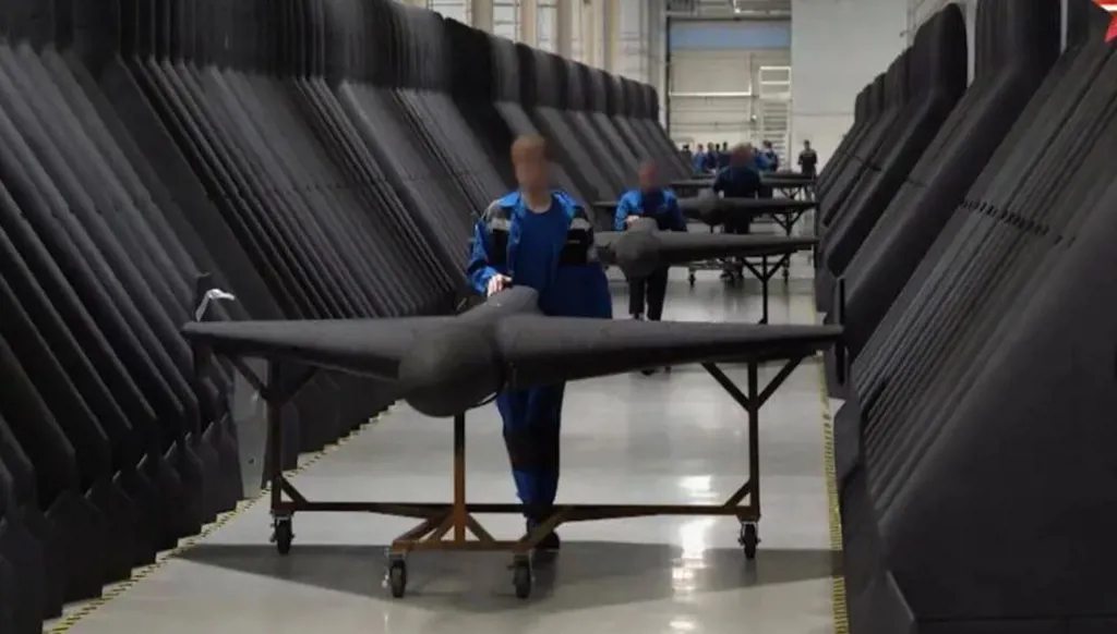 "الأكبر في العالم" و"الأكثر سرية"... روسيا تنشر لقطات نادرة لمصنع ضخم للطائرات المُسيَّرة