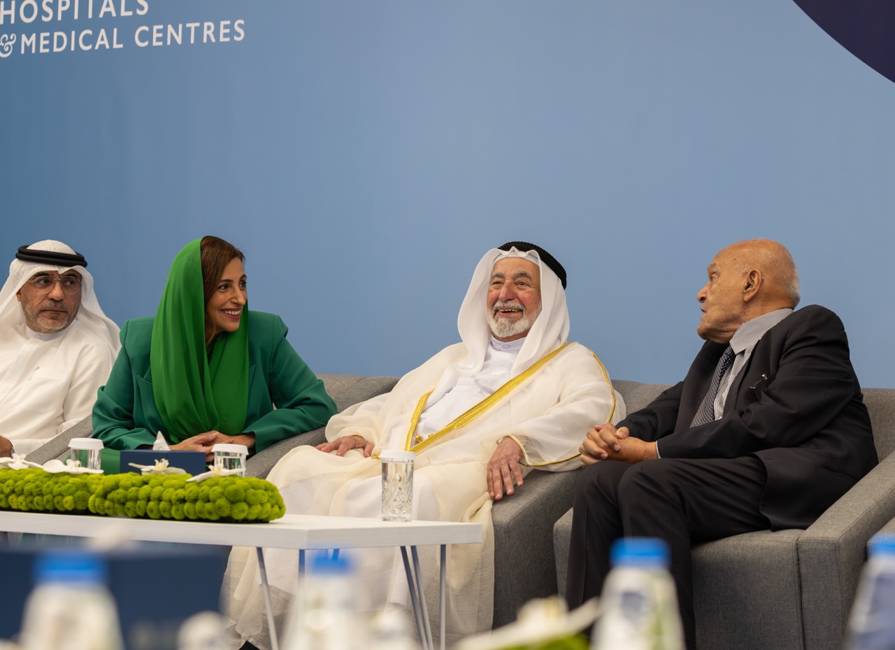 سلطان القاسمي يشهد انطلاق سلسلة منتدى 'الشارقة محطة المستقبل: الرعاية الصحية' بحضور الشيخة بدور بنت سلطان القاسمي رئيسة مجلس إدارة المجمع.
