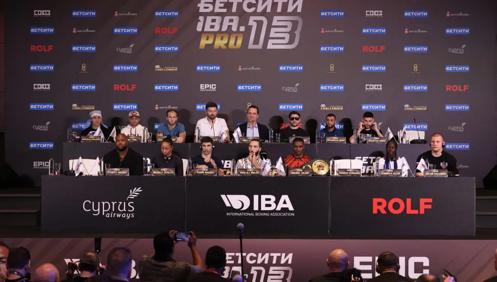 نجوم العالم للملاكمة الاحترافية يعلنون الجاهزية لـ "ليلة الأبطال" في دبي