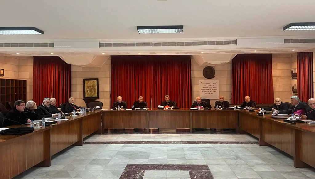 المطارنة الموارنة: لتسريع وتيرة التفاوض بين الحكومة اللبنانية والمرجعيات المالية الدولية