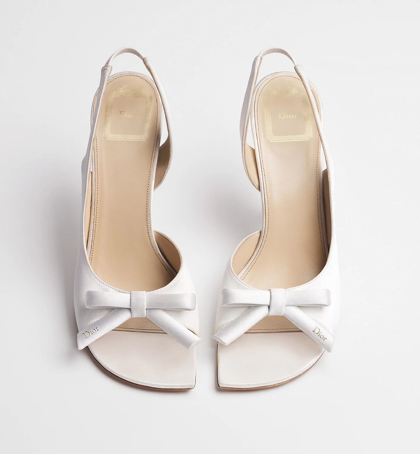 صندال آنيا تايلور جوي بتوقيع ديور (إنستغرام)