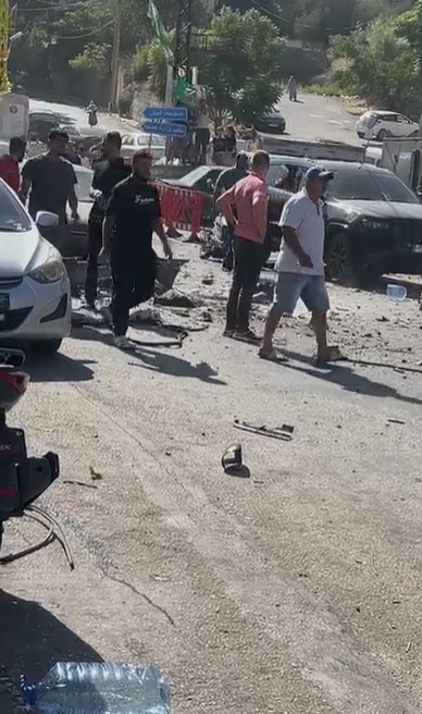 مسيرة إسرائيلية استهدفت سيارة عند مدخل مستشفى تبنين الحكومي (اكس)