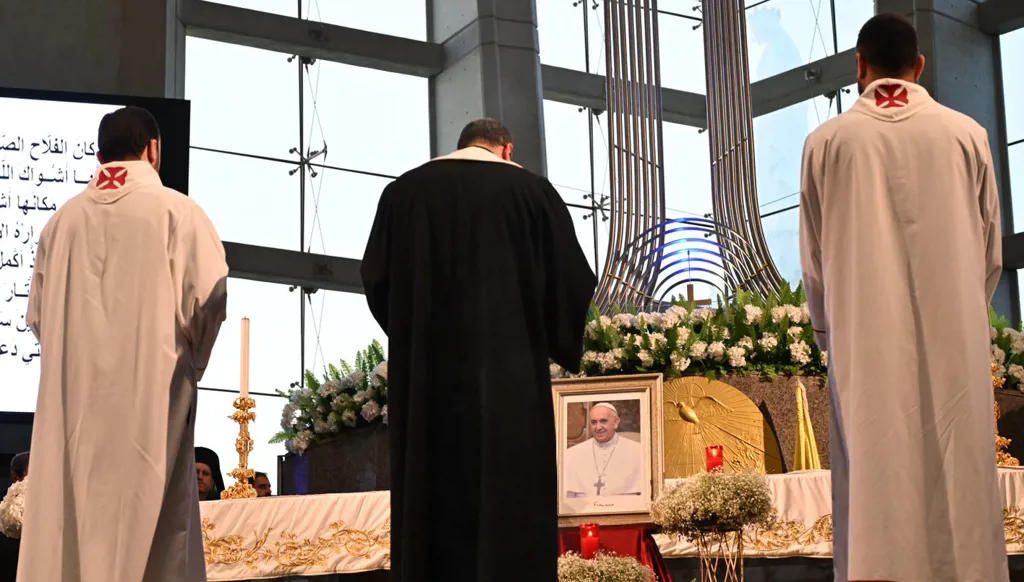 مجلس البطاركة والأساقفة الكاثوليك نظم صلاة المرافقة لراحة نفس البابا