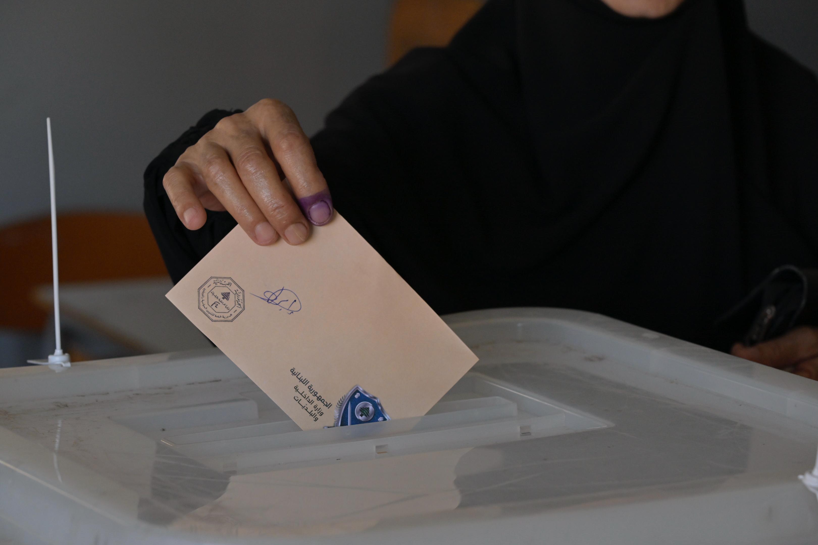 خلال عملية الاقتراع (نبيل إسماعيل)