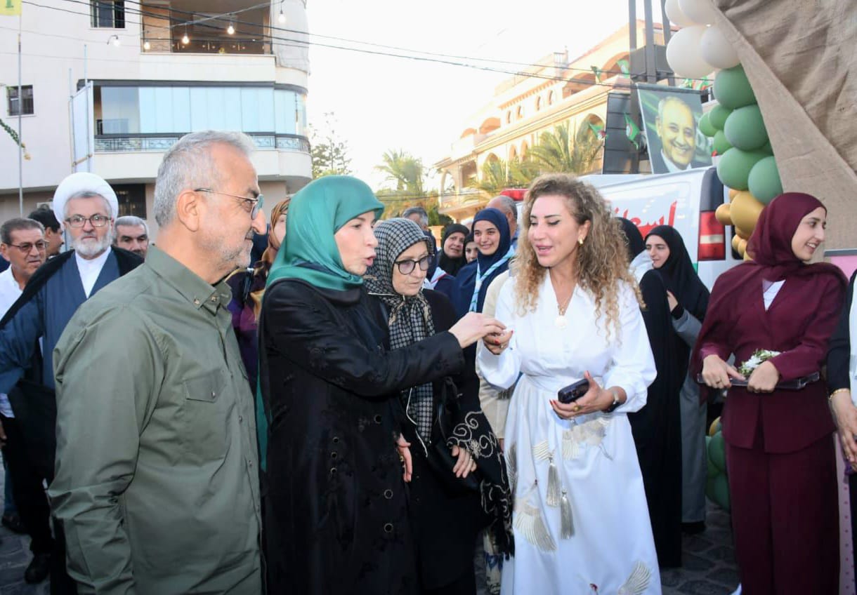 عز الدين وكامل مروة وزينات الأسعد مروة.