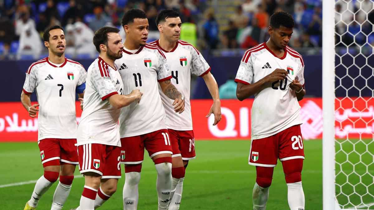 لاعبو الإمارات. (رويترز)