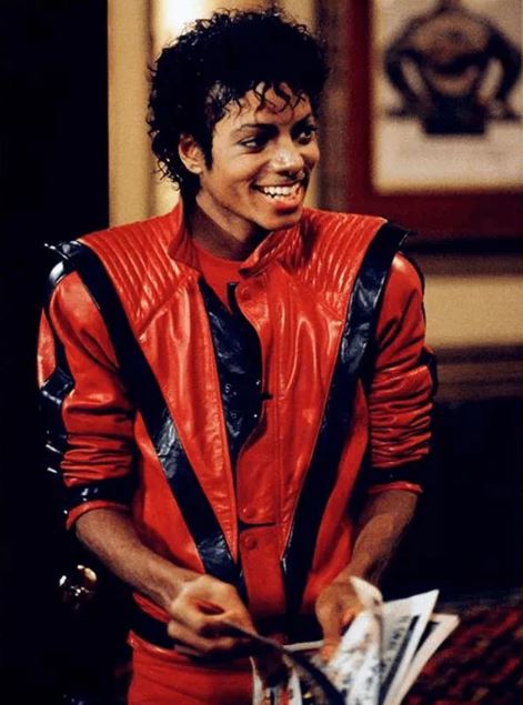 مايكا جاكسين بسترة Thriller الحمراء (انترنت)